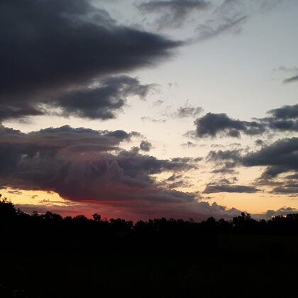 Un aplis ir noslēdzies, saule aiz padebešiem jau aust...