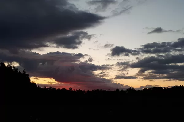 Un aplis ir noslēdzies, saule aiz padebešiem jau aust...