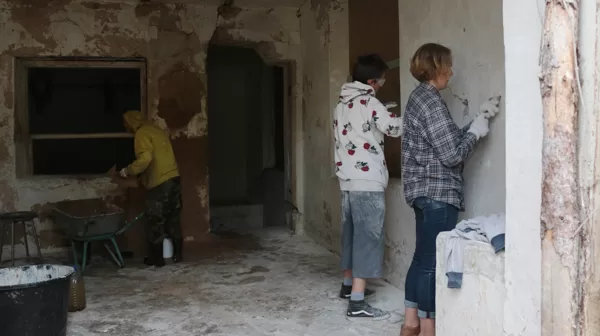 Mieriņā, raitās sarunās un klusās meditācijas elpā vecais atdalās un jaunais lēnām top..