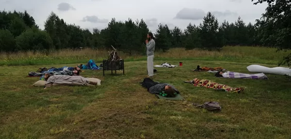 Saieta laukumā kāds piedzīvo savu pirmo Svētās Laimes Elpu