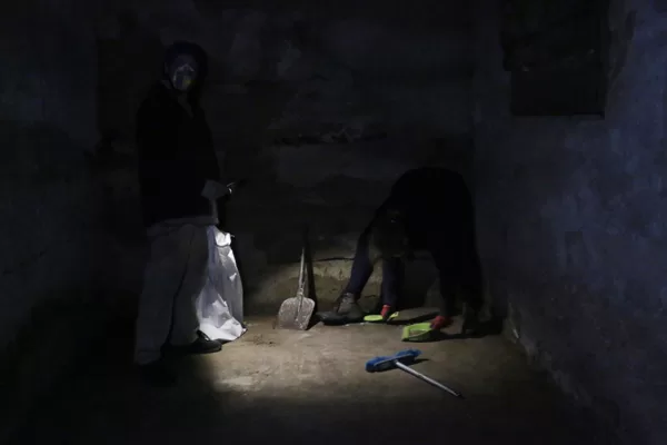 Telpa pēc telpas brīva top un jauna elpa sevi rod..